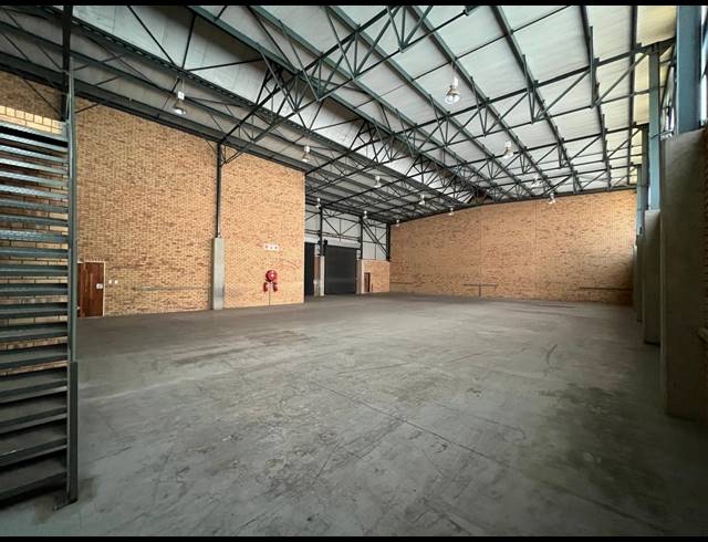710M² WAREHOUSE TO LET IN LASER PARK